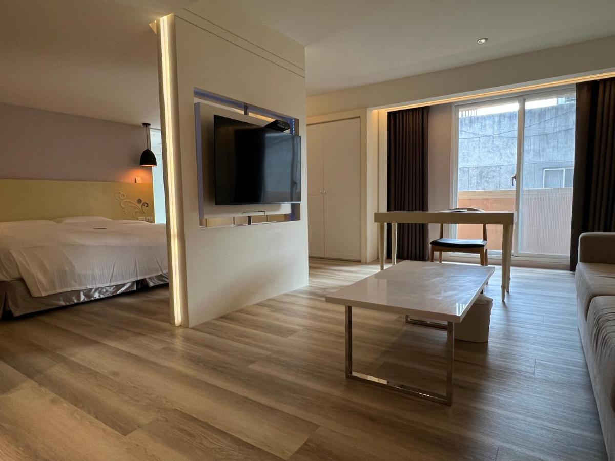 Hotel 台北馥華商旅 松江館 Taipei Esterno foto