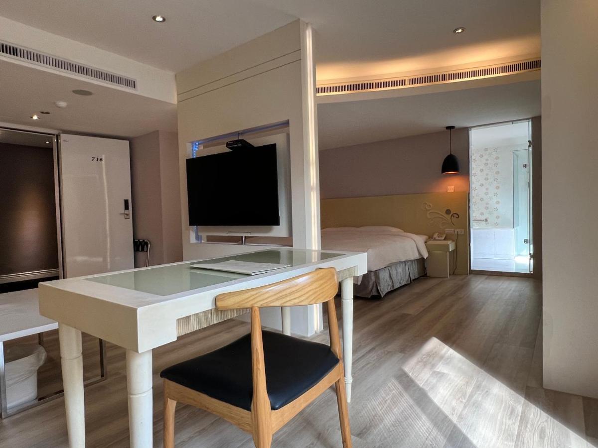 Hotel 台北馥華商旅 松江館 Taipei Esterno foto