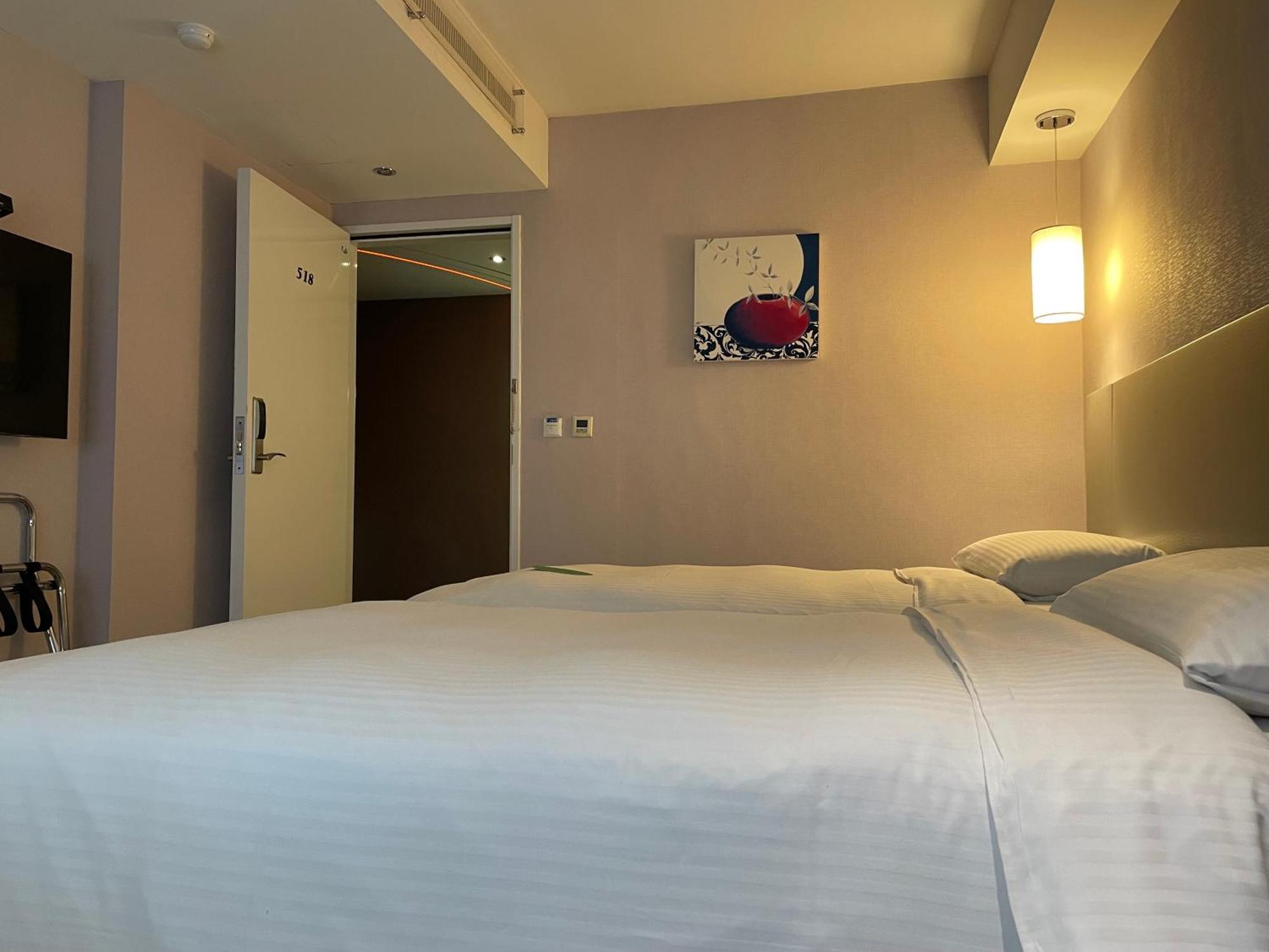 Hotel 台北馥華商旅 松江館 Taipei Esterno foto
