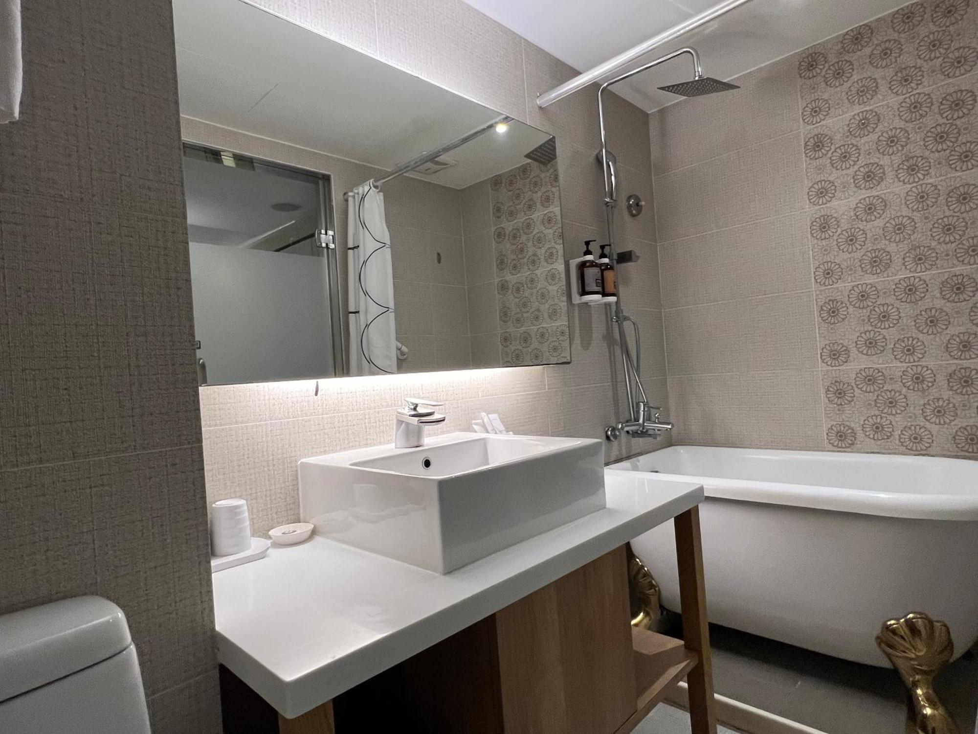 Hotel 台北馥華商旅 松江館 Taipei Esterno foto