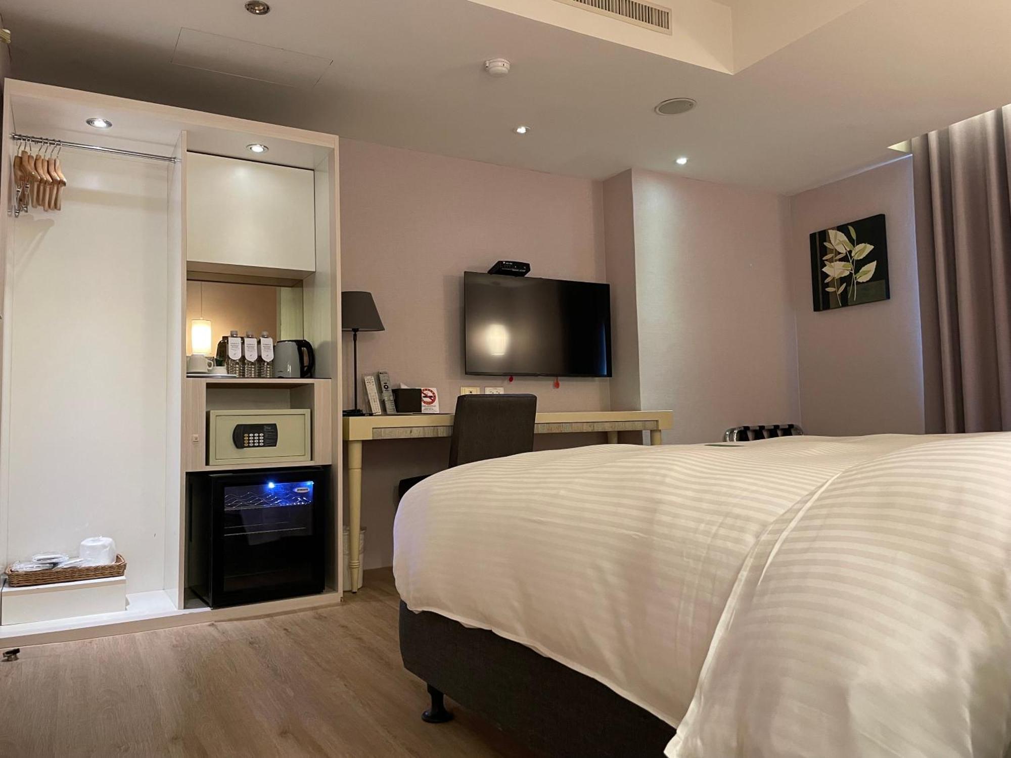 Hotel 台北馥華商旅 松江館 Taipei Esterno foto