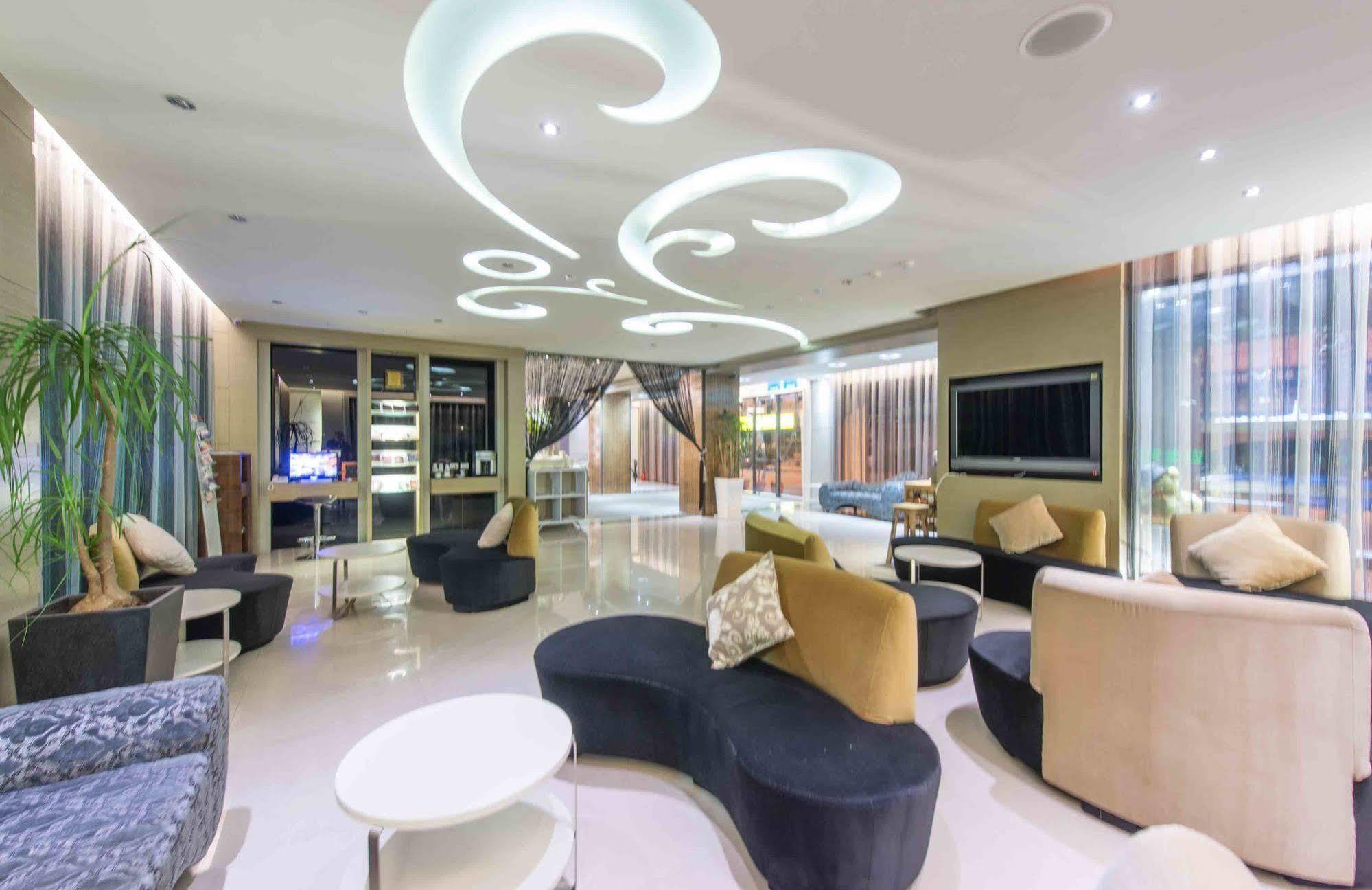 Hotel 台北馥華商旅 松江館 Taipei Esterno foto